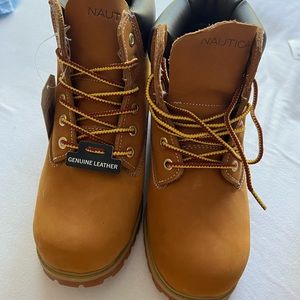 NWT Nautica boots, boys size 4